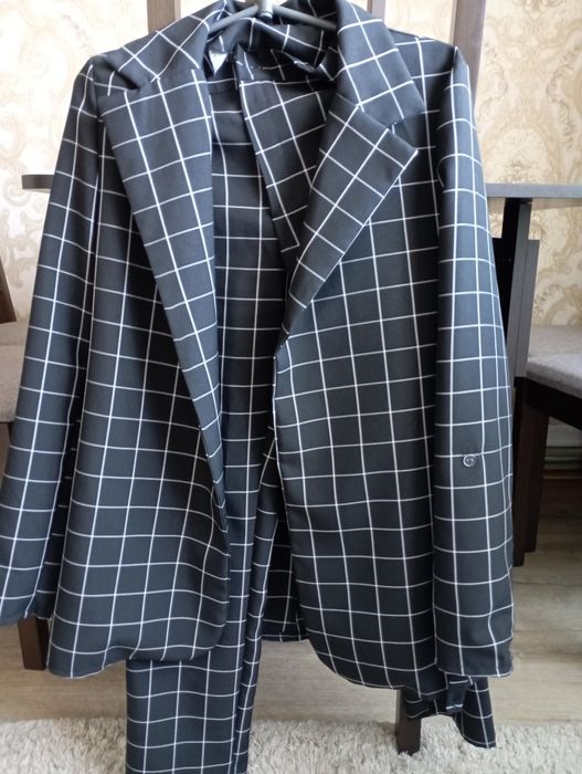 Продам брючний костюм