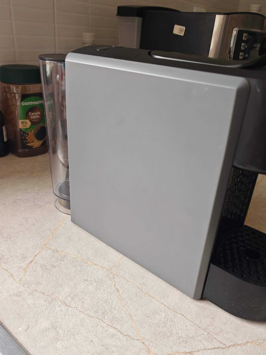 Máquina de Café Cápsulas continente , modelo Grazie