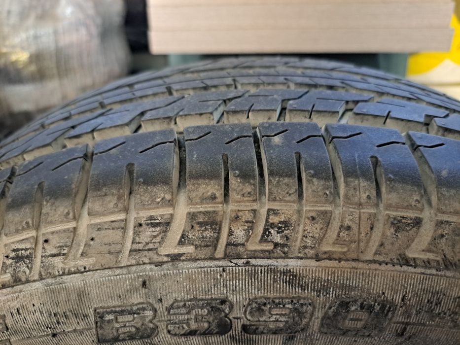 Pneus Bridgestone B390 (195/60R15) c/ jante