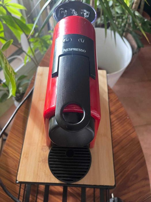 Máquina de café NESPRESSO semi-nova -  De'Longhi  + Dispensador de cápsulas - 1 mês de uso