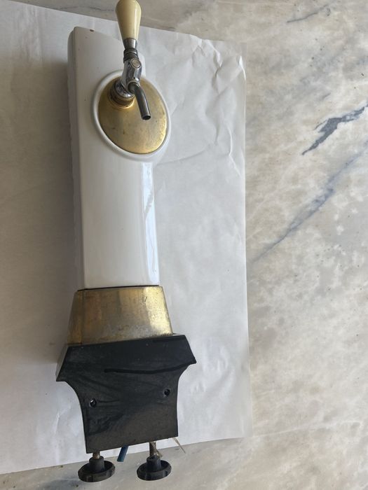 Torre de cerveja em ceramica