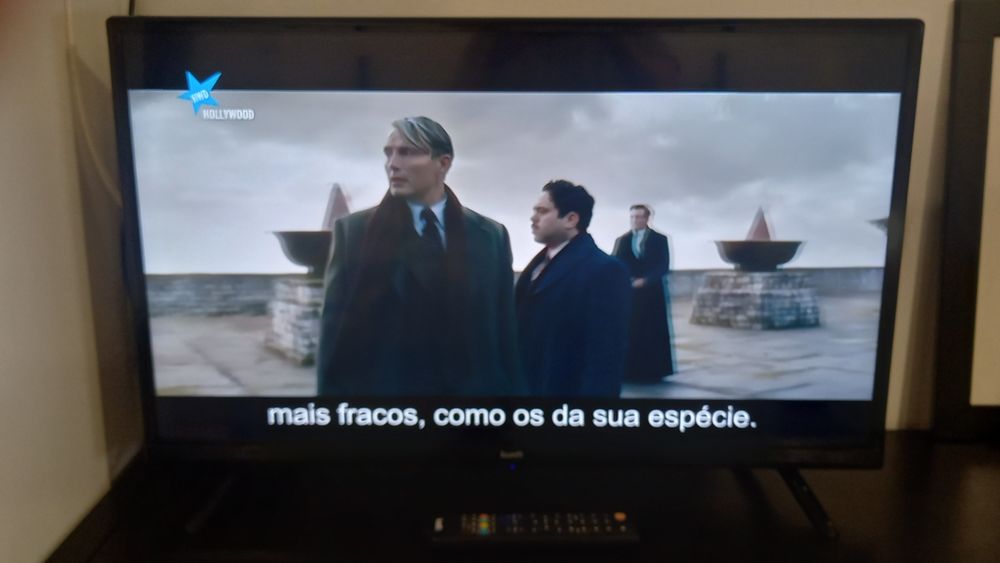 Tv led Kunft 32" como nova, com embalagem