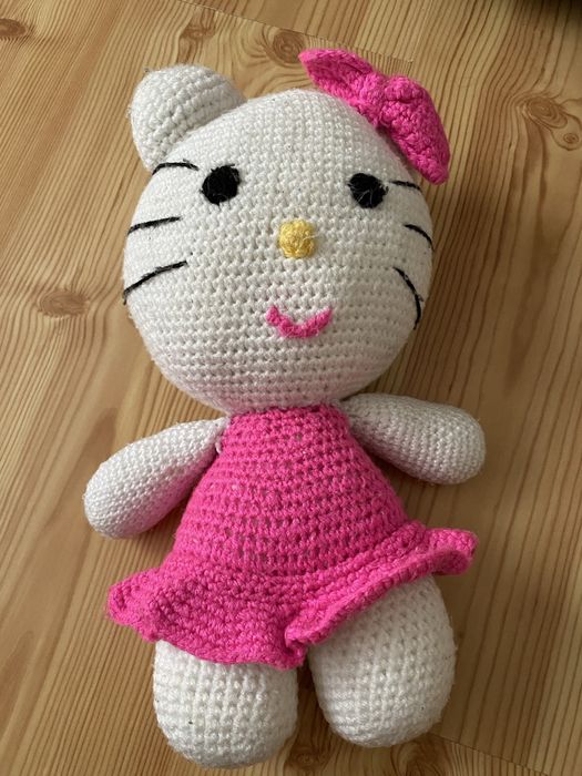Szydełkowa maskotka hello kitty