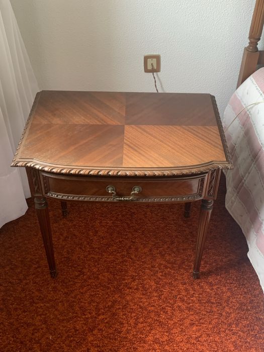Conjunto de Quarto Clássico em Madeira – Elegância e Qualidade