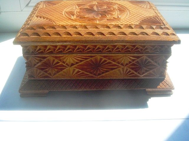 Шкатулка резная из дерева ручной работы