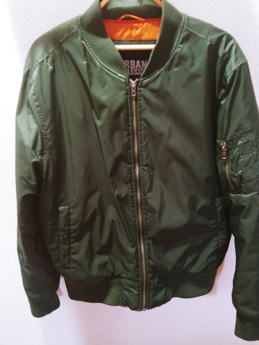 Продам бомбер классический  Urban classics