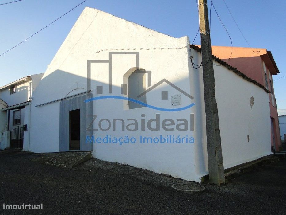 Adega com 4 depósitos, 3 lagares, 2 prensas e 1 poço - Penafirme da...