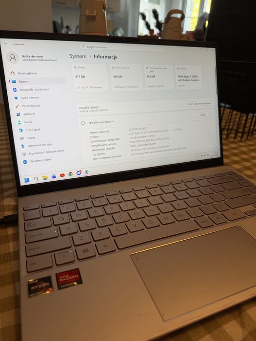 Laptop ASUS Zenbook 14 UM425U