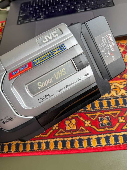 Kamera JVC GR-Sx24 z NightScope