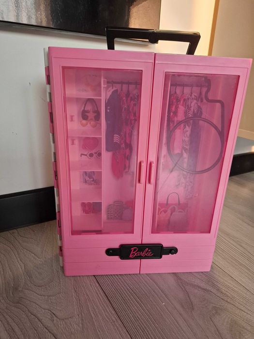 Oryginalna szafa Barbie