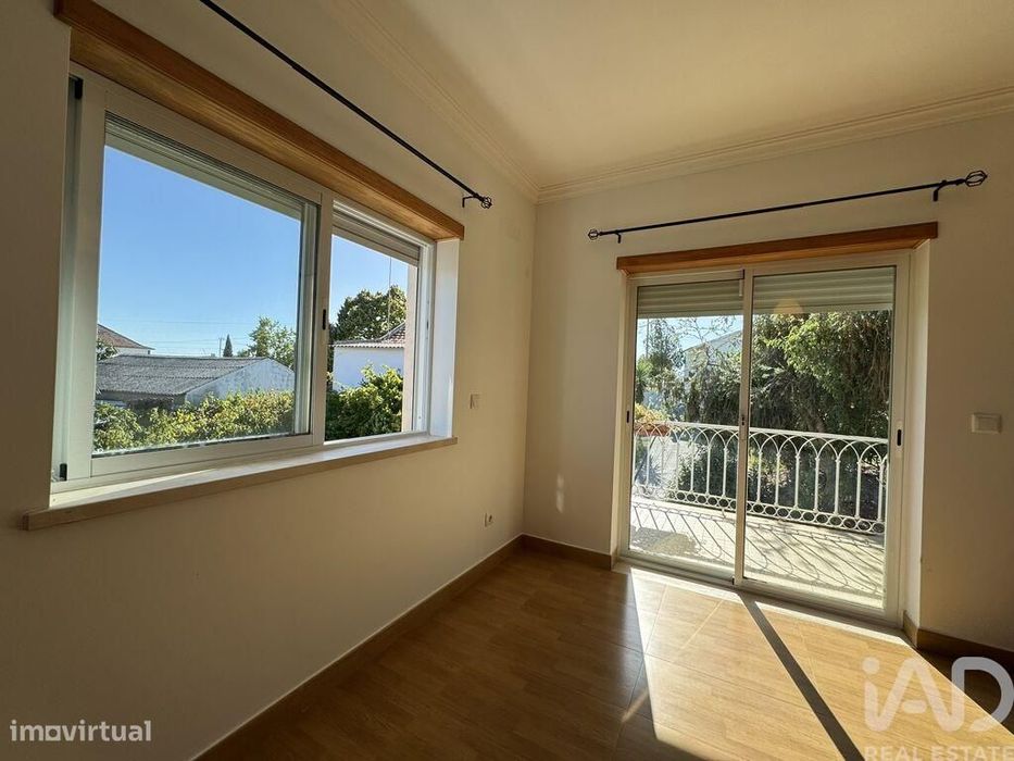 Moradia isolada T4 em Serra e Junceira de 204,5 m2