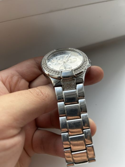 Жіночий наручний годинник Guess