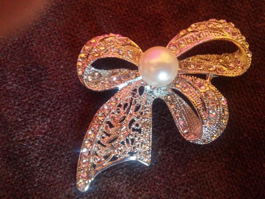 Cudna broszka NOWA - ozdoba ślubna i nie tylko