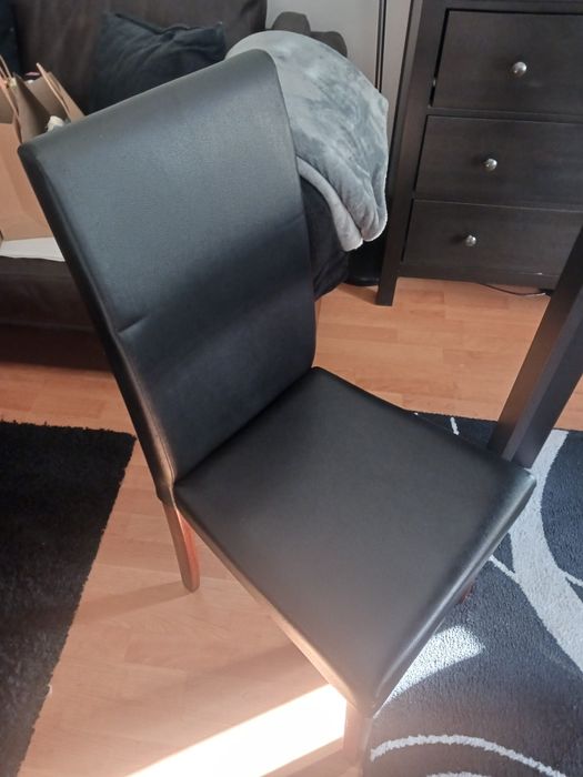 Mesa sala preta com 4 cadeiras