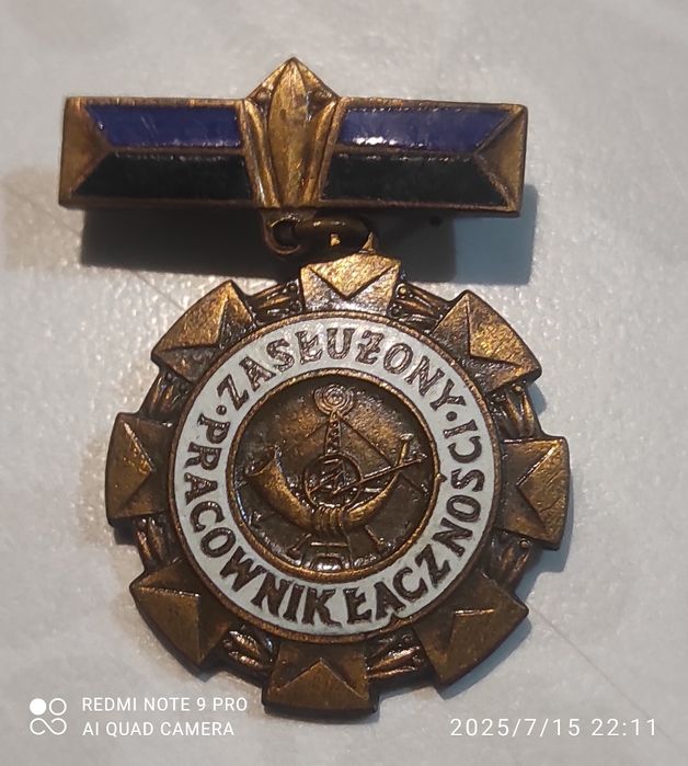 Medal i 3 odznaki. " Zasłużony Pracownik Łączności "