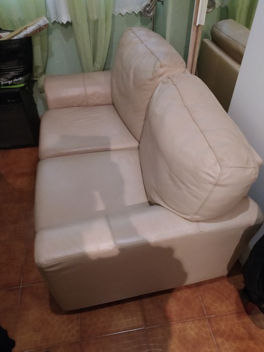 Sofá 2 lugares em bom estado