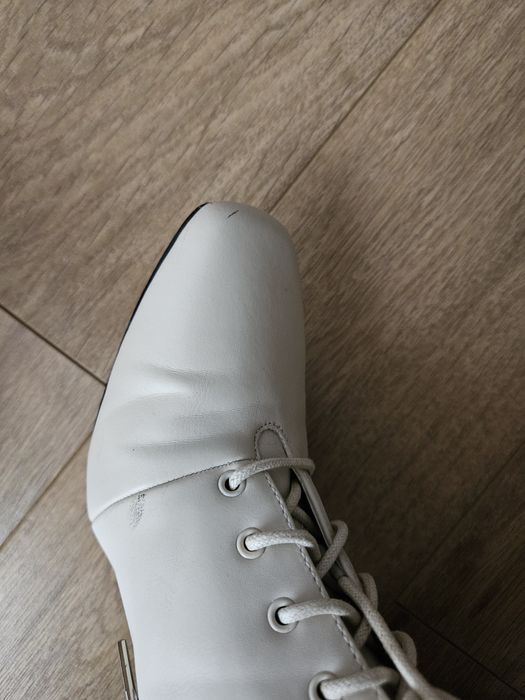 Botki na obcasie klocku beżowe wiązane deezee