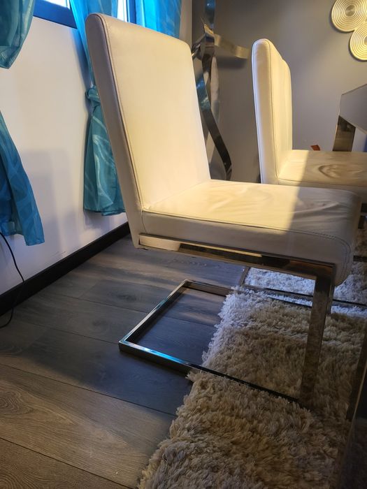 Mesa jantar aço inox com 8 cadeiras em aço inox e pele