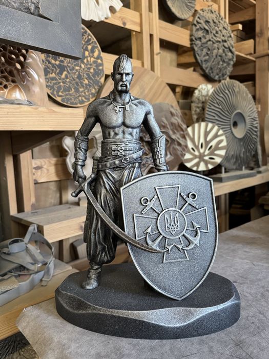 Деревʼяна статуетка-скульптура «Український козак»