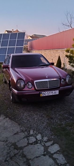 Мерседес Е 210 у хорошому стані