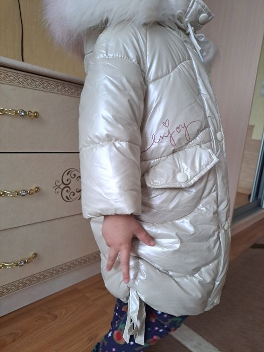 Продам зимовий пуховик - курточку на дівчинку