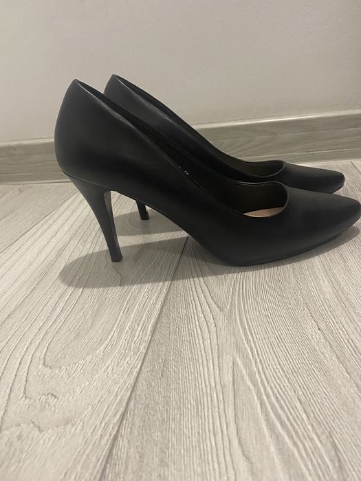 Czarne czółenka szpilki Sergio Leone skórzana wkładka 40