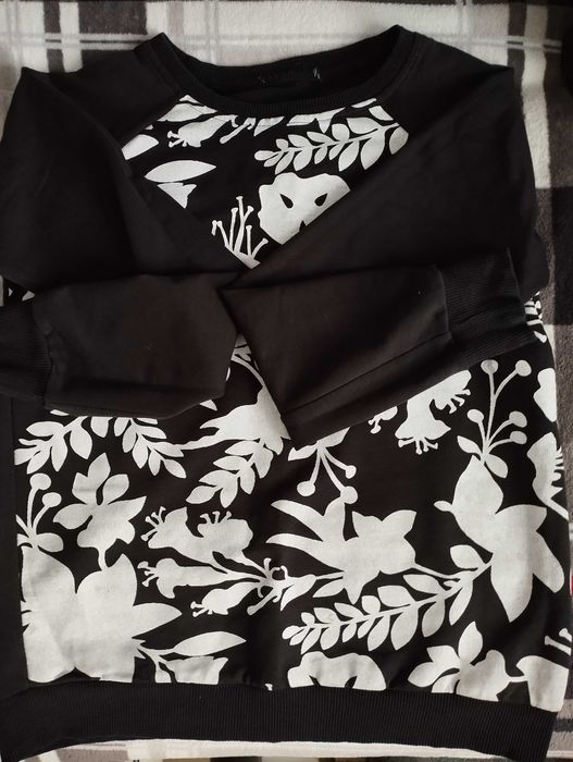 Sweter damski w kwiaty