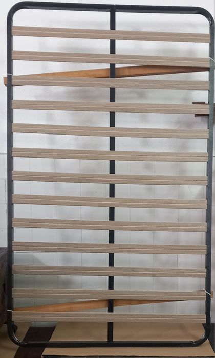 Mobilia antiga de castanho.