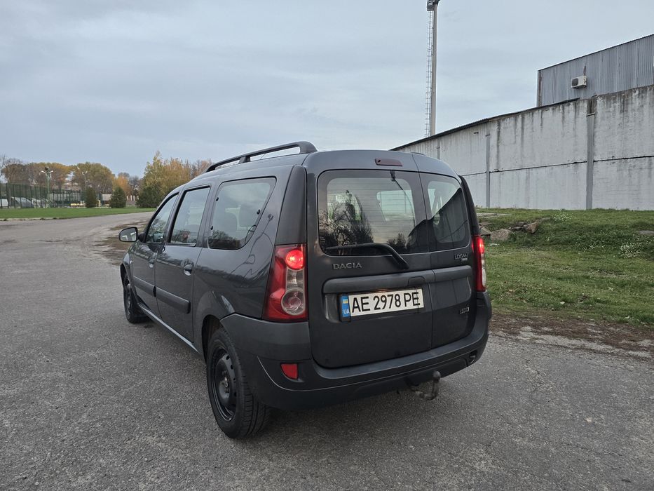 Dacia Logan (7 МІСЦЬ)