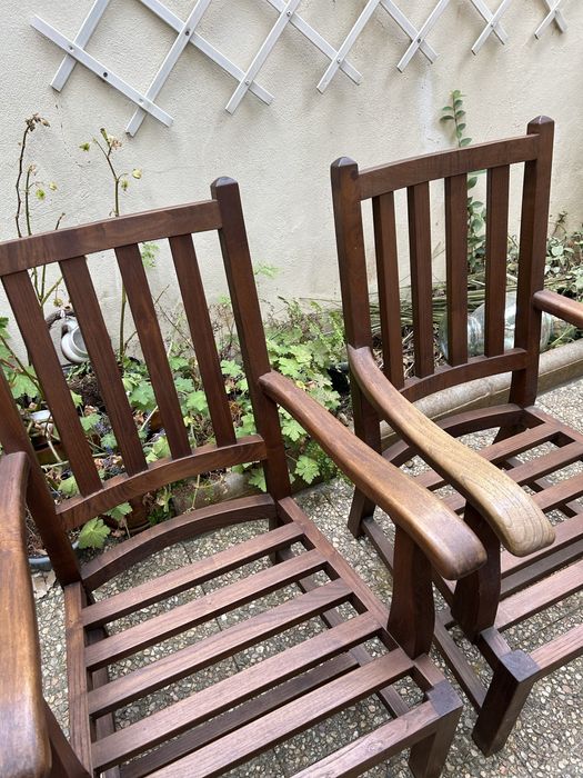 Cadeiroes com estofos