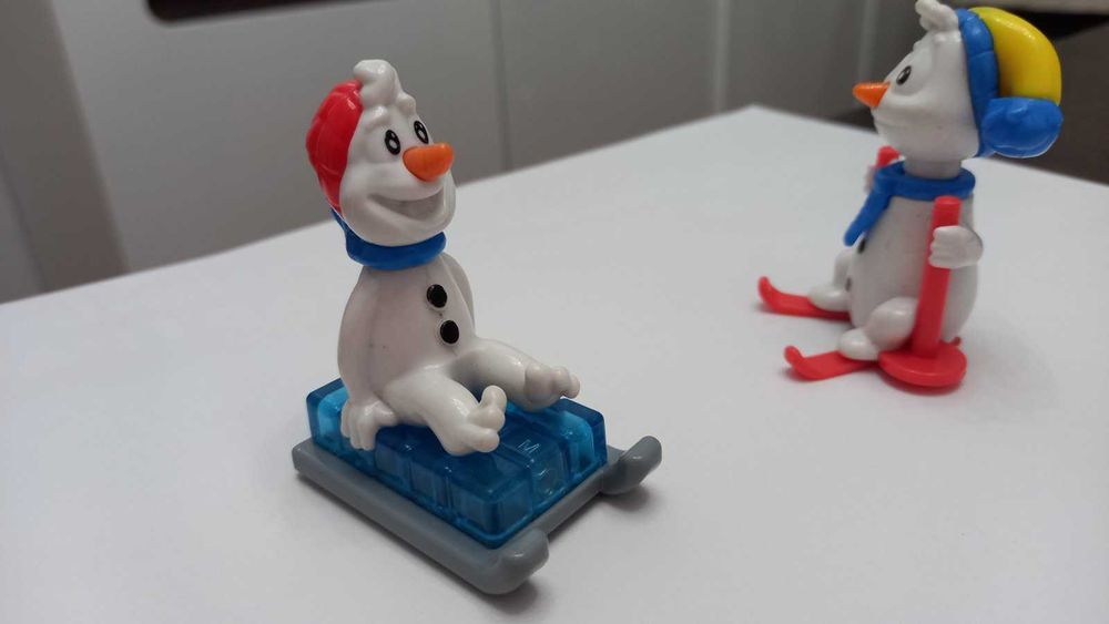 2 шт. снеговик Олаф на санках на лыжах Рождество Новый год McDonald's