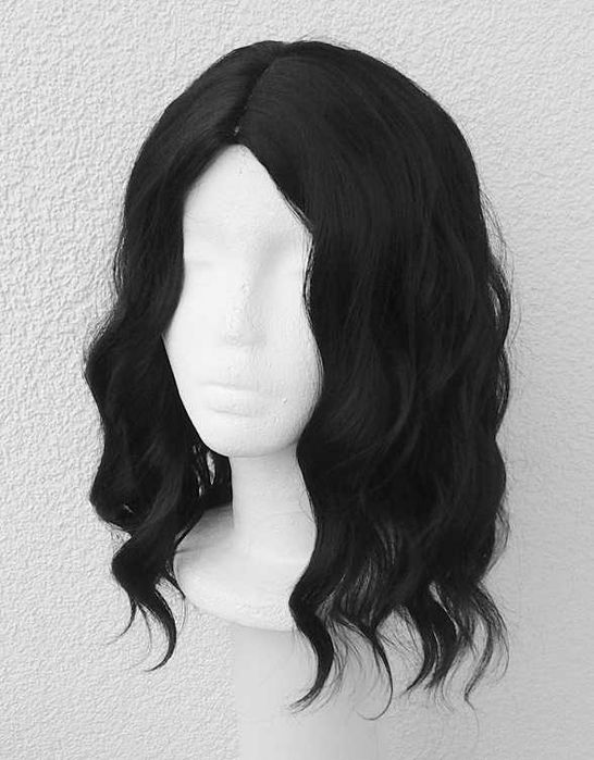 Czarna falowana peruka z przedziałkiem do ramion cosplay czarny wig