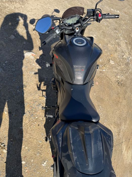 Suzuki GSX-S 750 edição especial