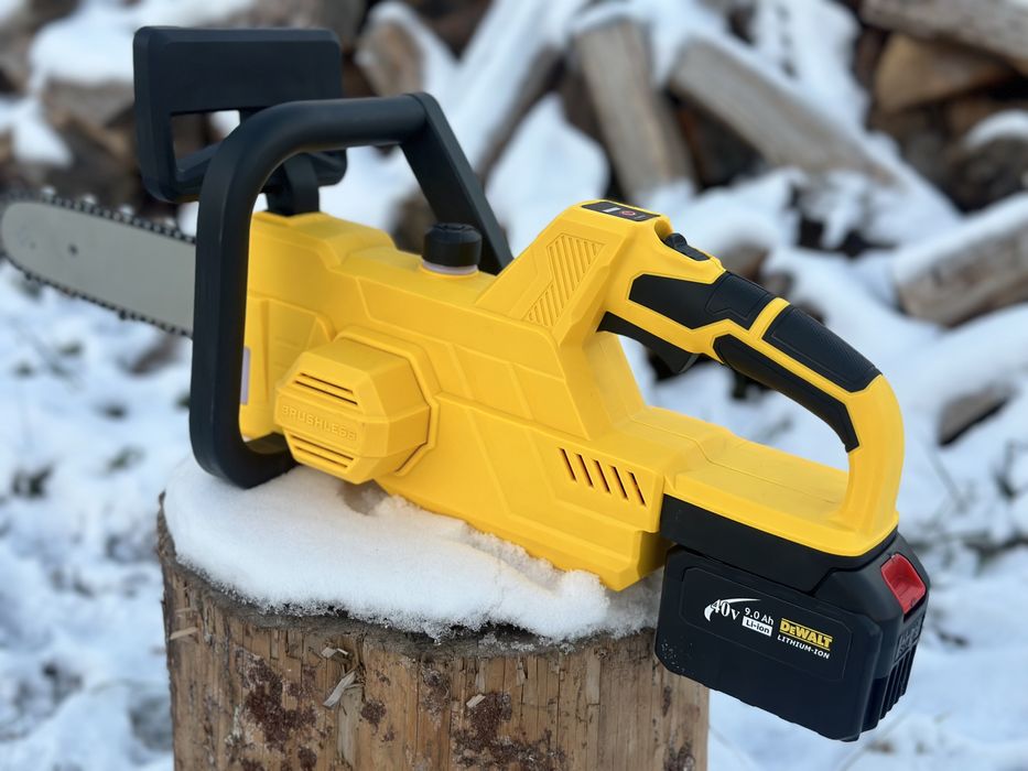 Акумуляторна ланцюгова пила DeWalt DCM565N(35см 40V9aH) потужна