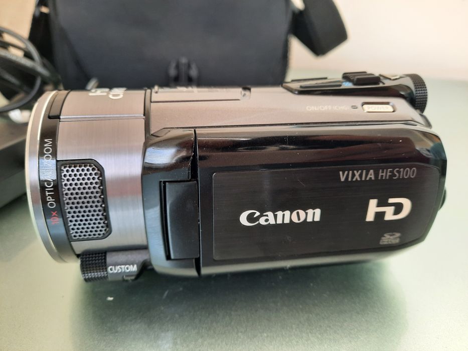 Відеокамера Canon Vixia HF S100
