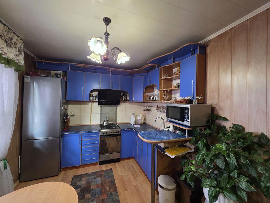 Будинок + приміщення