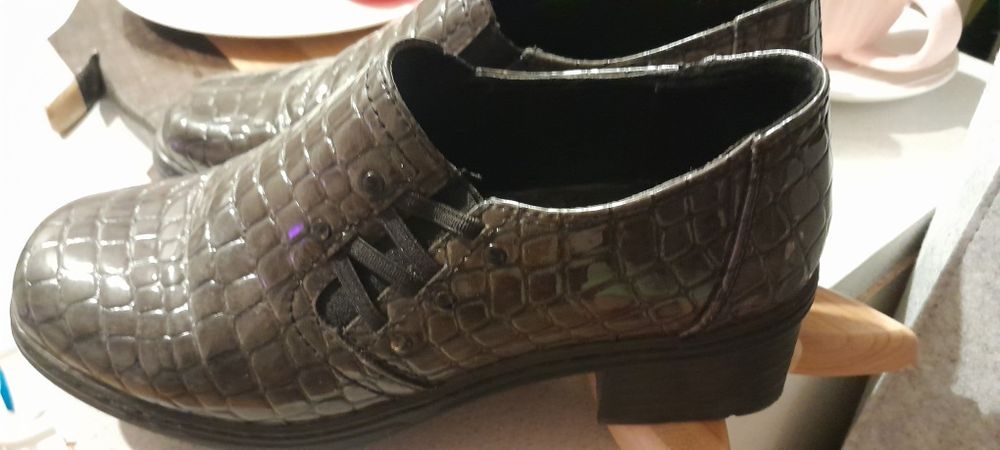 Buty na obcasie skóra