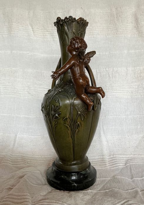 Jarrão/Jarra Arte Nova com Putti