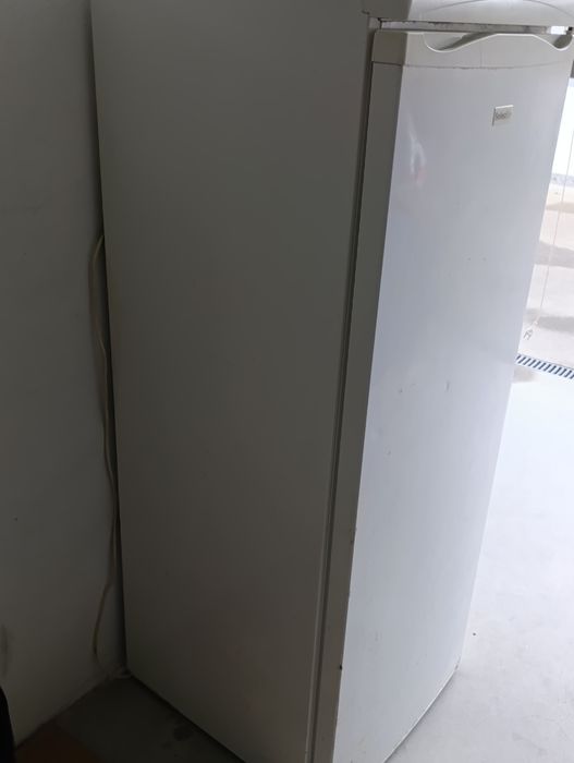 Frigorífico a trabalhar.