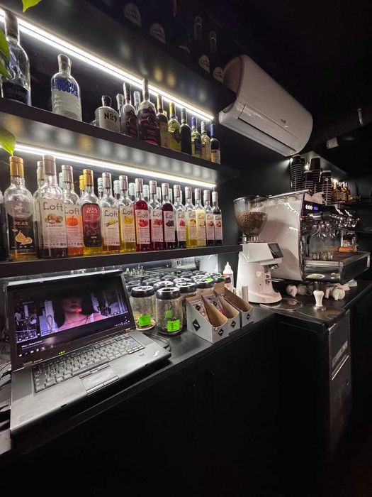 Продається кафе-бар Black White на вулиці Небесної Сотні та Політаєва