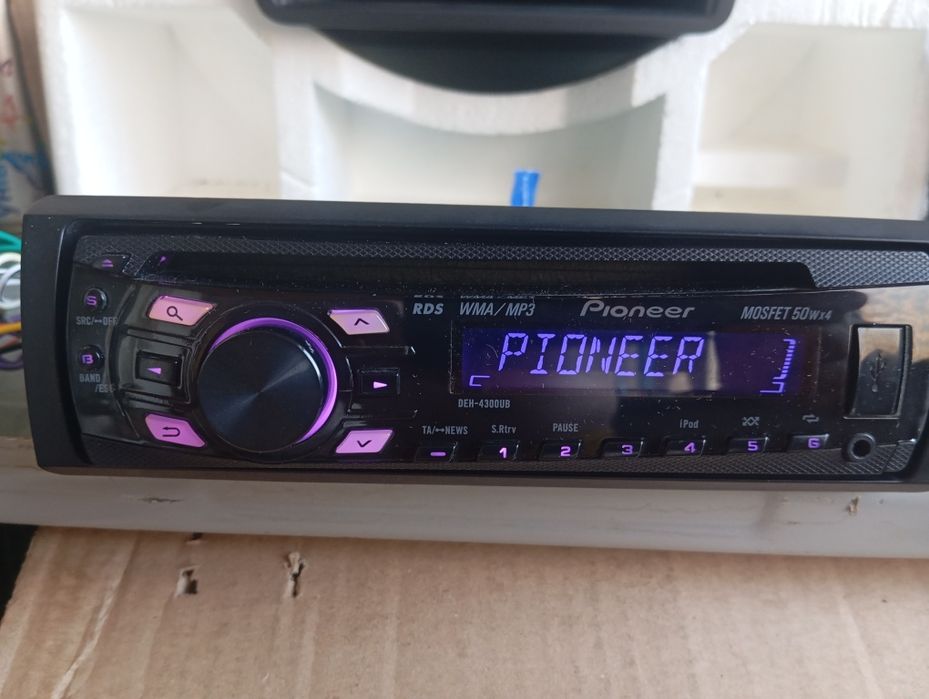 Pioneer DEH-4300 UB с Bluetooth.RBG подсветка