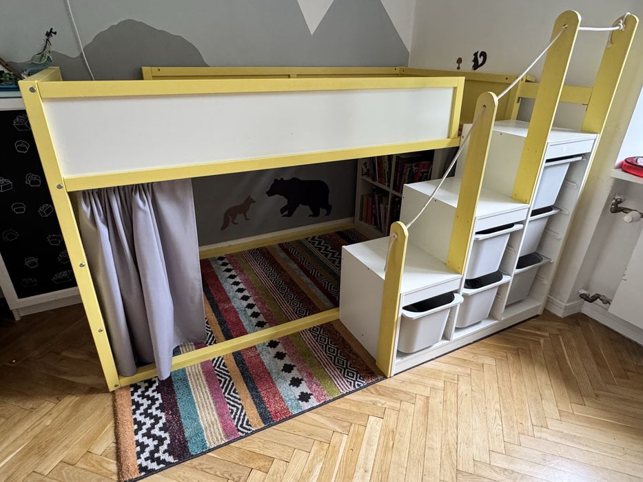 Łóżko Kura ze schodkami i baza