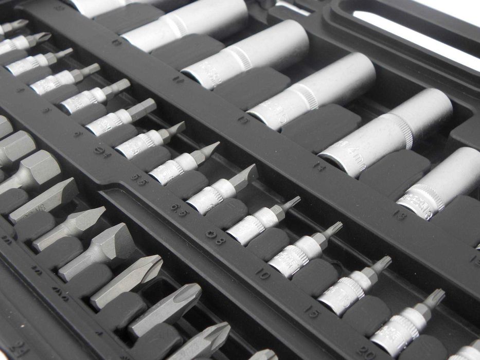 Набір ключів насадових .108 шт. Набор инструментов ключей.