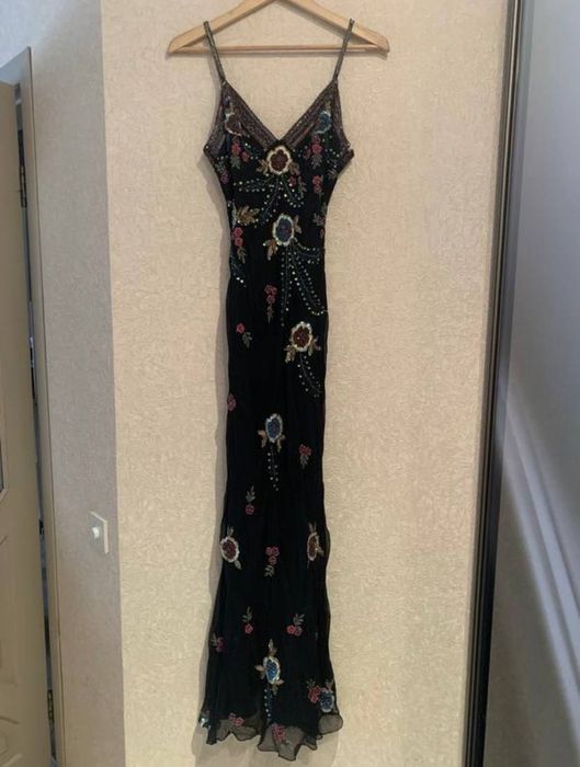 Чорна вечірня сукня вишита бісером