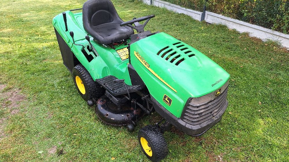 Traktorek do trawy John Deere