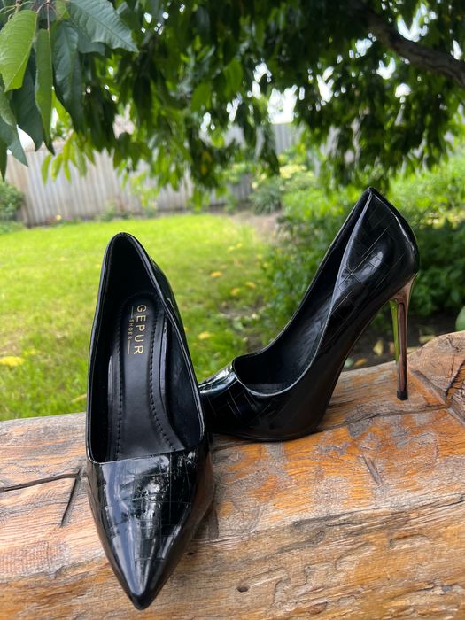 Чорні туфлі 37 розмір