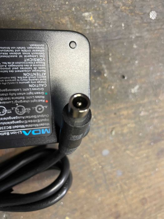 Carregador 42.0 V - 2.0 A Li-ion