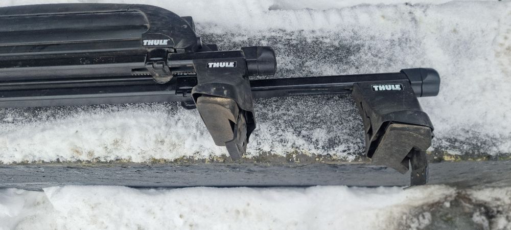 Thule Toyota Land Cruiser багажник  з лижними кріпленнями