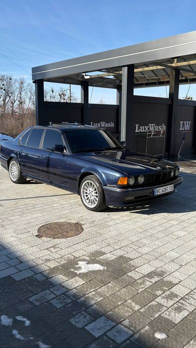 Продам BMW E32 735I