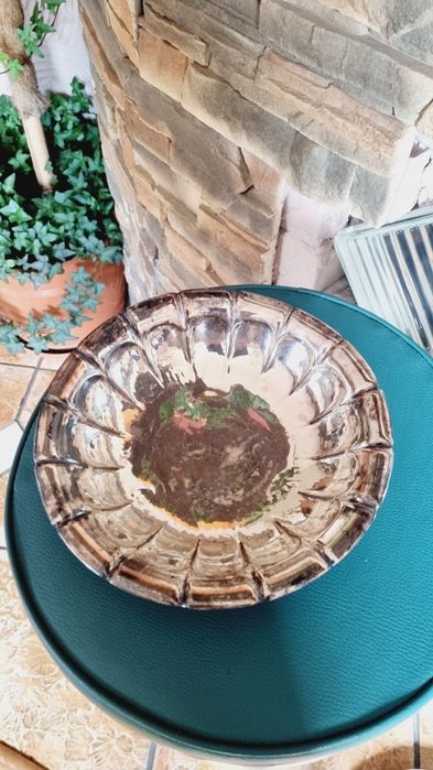 Antyczna misa na podstawce